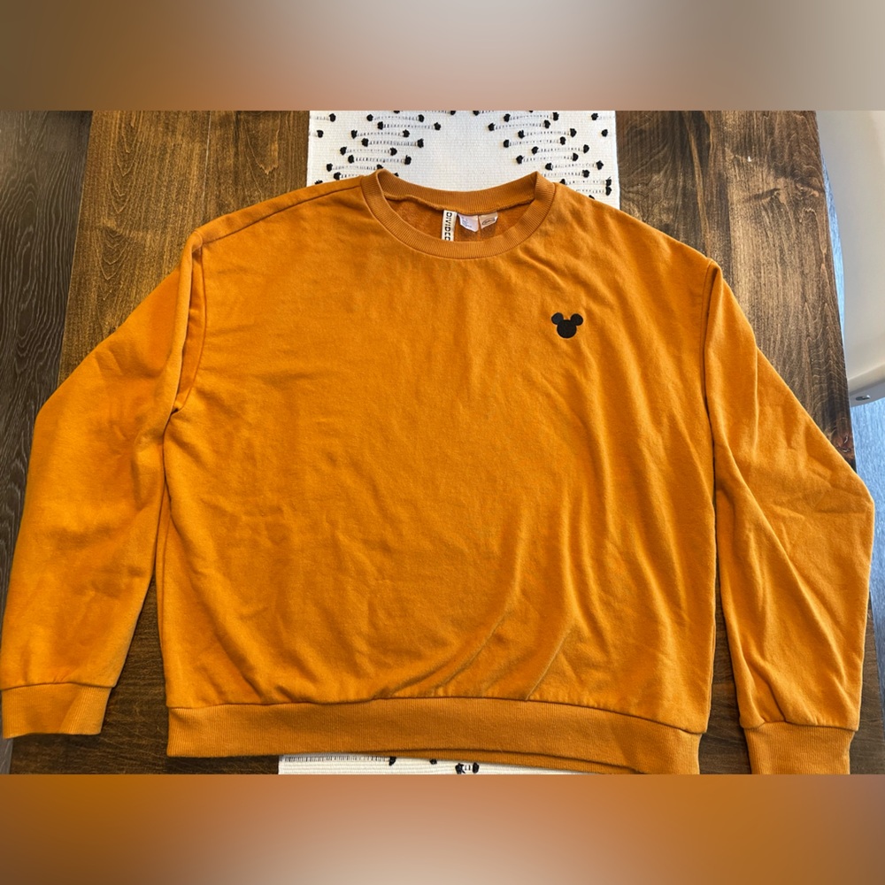 H&M Divided Basic Disney Sweatshirt